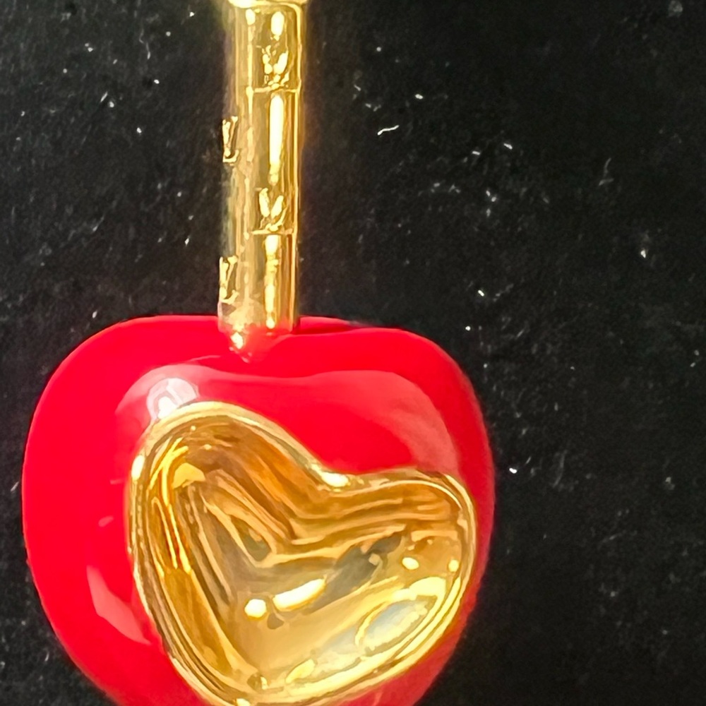 Louis Vuitton Caramel Apple Lacquer
Yellow Gold 18 Karat Pendant Charm❤️❤️ - Picture 13 of 13